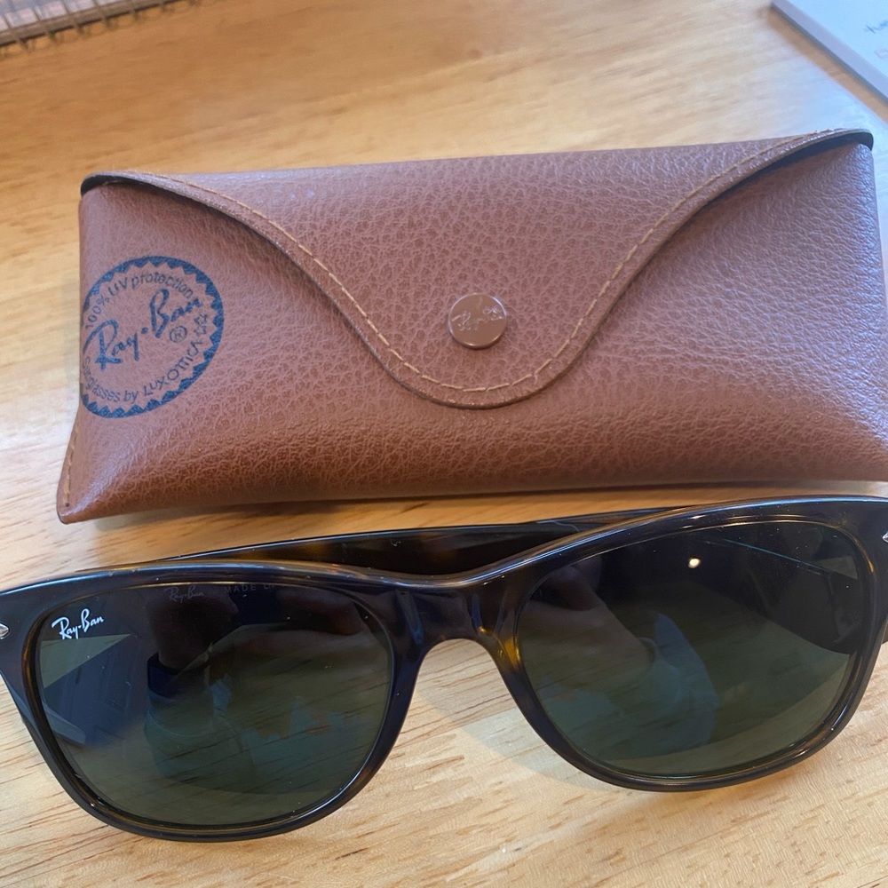 Rayban New Wayfarer’s - polarized (with case)